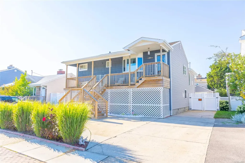 82 Grant Street Freeport NY 11520