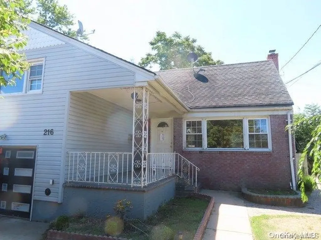 216 Windsor Parkway Hempstead NY 11550