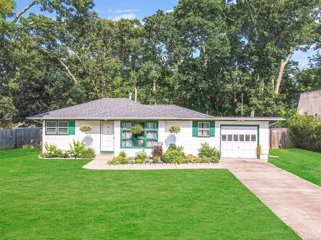 28 Royal Avenue Riverhead NY 11901