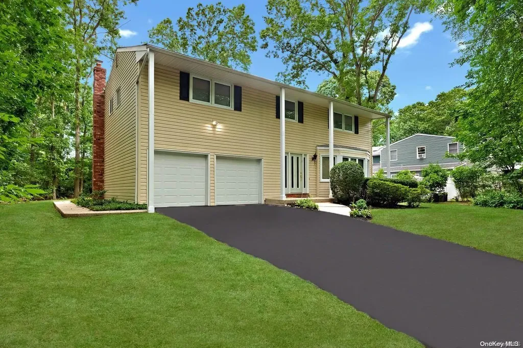 81 Sheryl Crescent Smithtown NY 11787