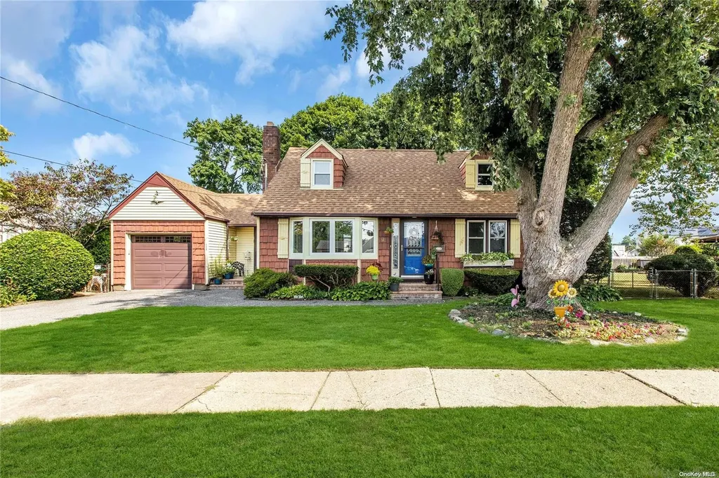 128 12th Street West Babylon NY 11704