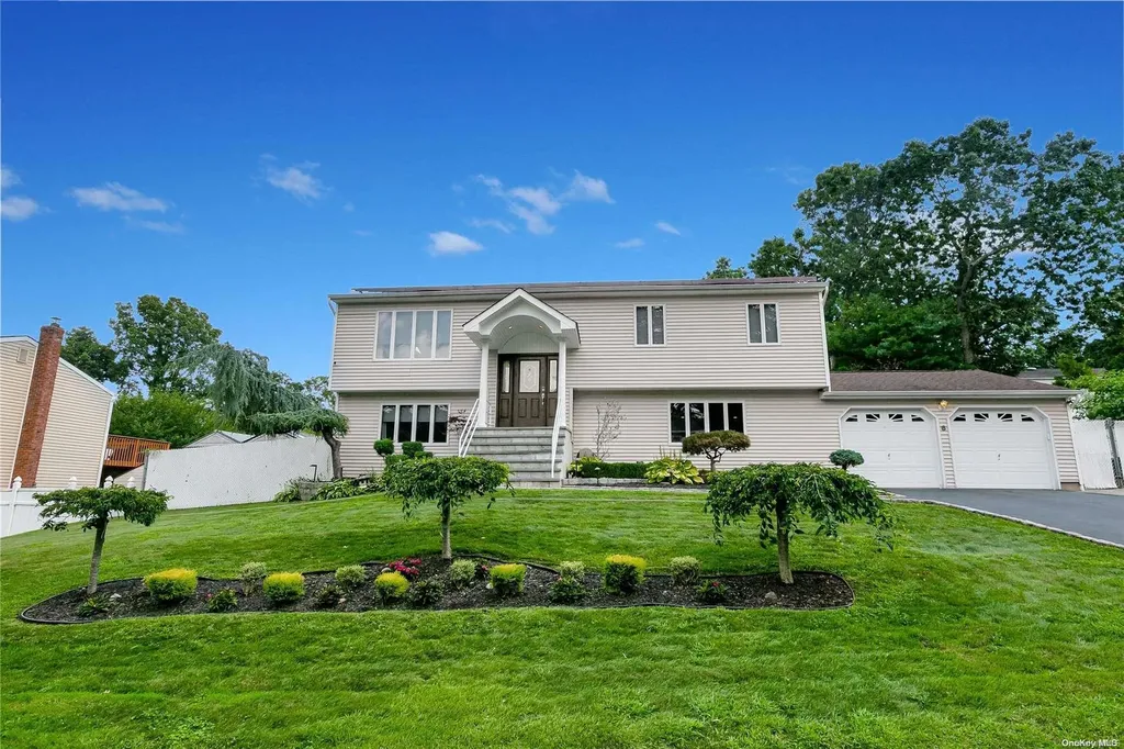 8 Lamb Place Dix Hills NY 11746
