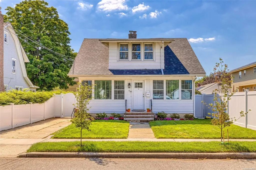 6 N Pershing Avenue Bethpage NY 11714