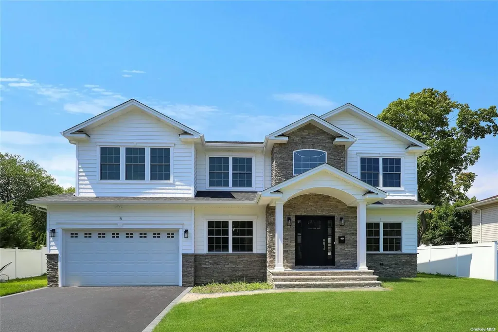 8 Serpentine Lane Old Bethpage NY 11804