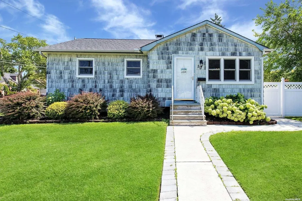 50 7th Avenue West Babylon NY 11704