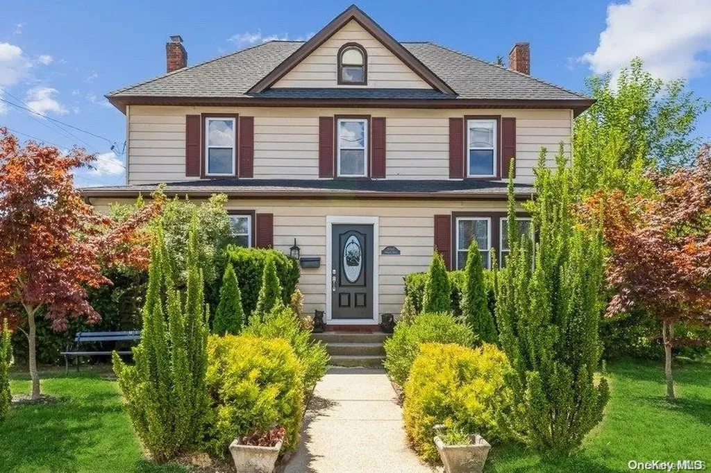 2748 Maple Avenue North Bellmore NY 11710