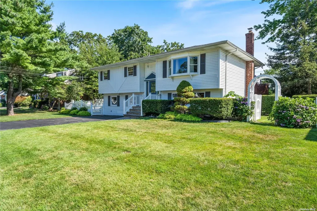 14 Estates Lane Shoreham NY 11786
