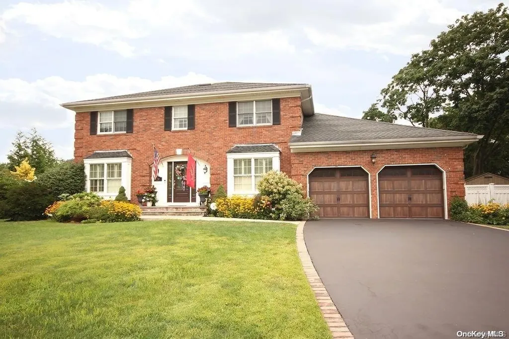 29 Seabreeze Lane West Islip NY 11795