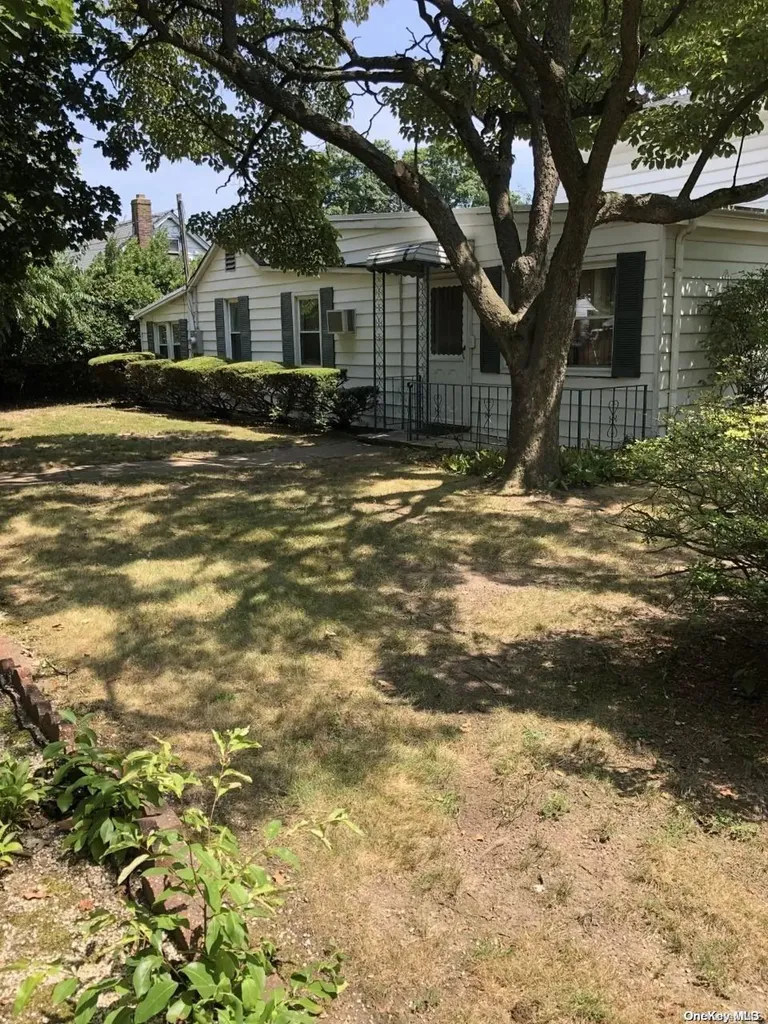703 Herzel Boulevard West Babylon NY 11704