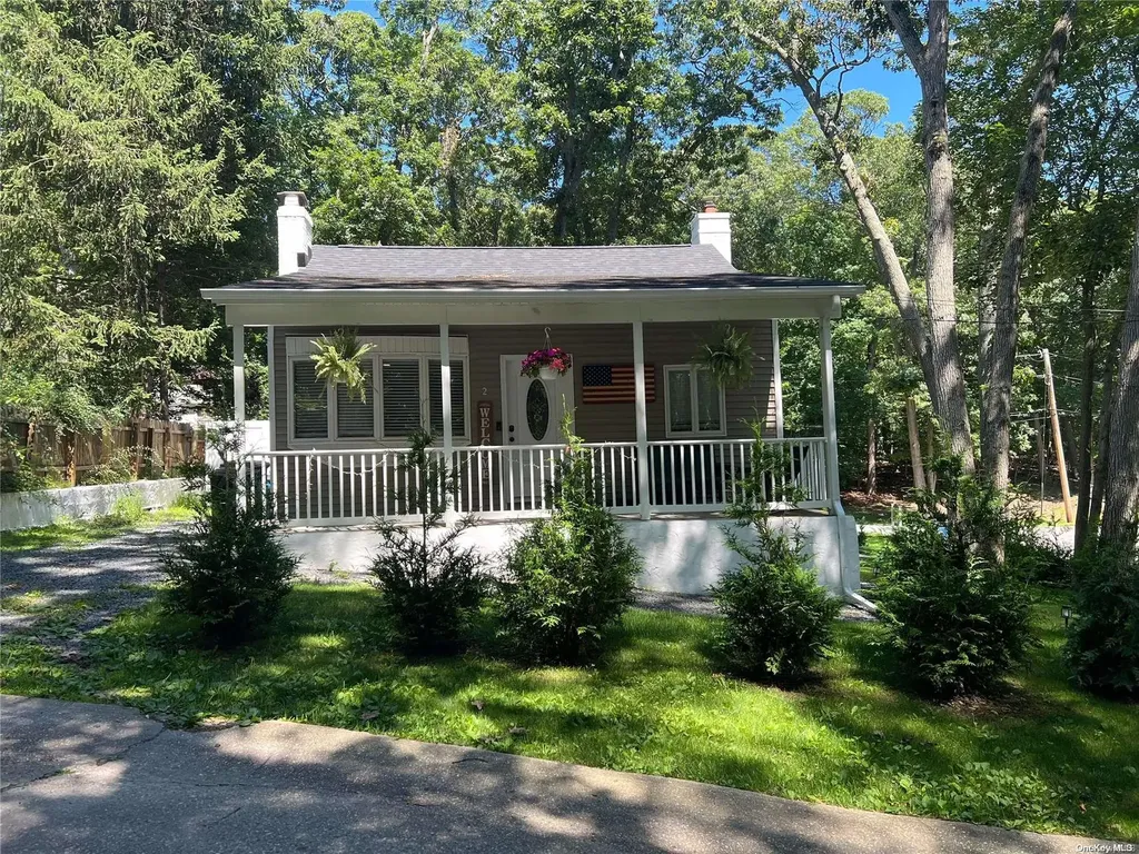 2 Oak Lane Wading River NY 11792