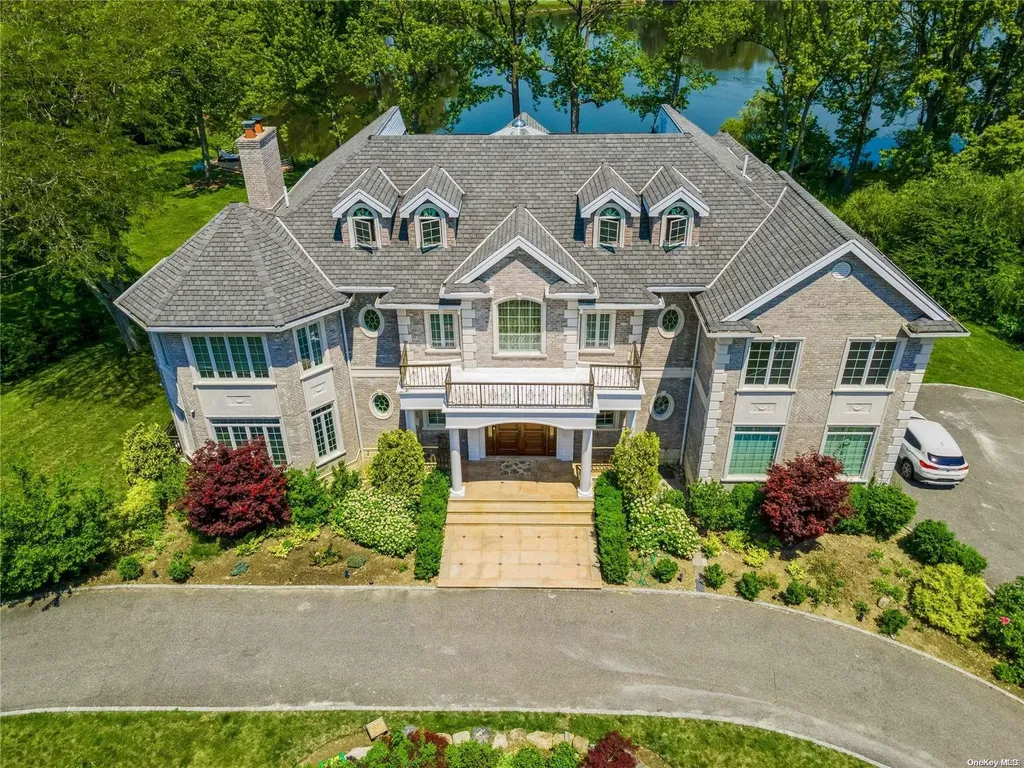 17 Lake Road Great Neck NY 11020