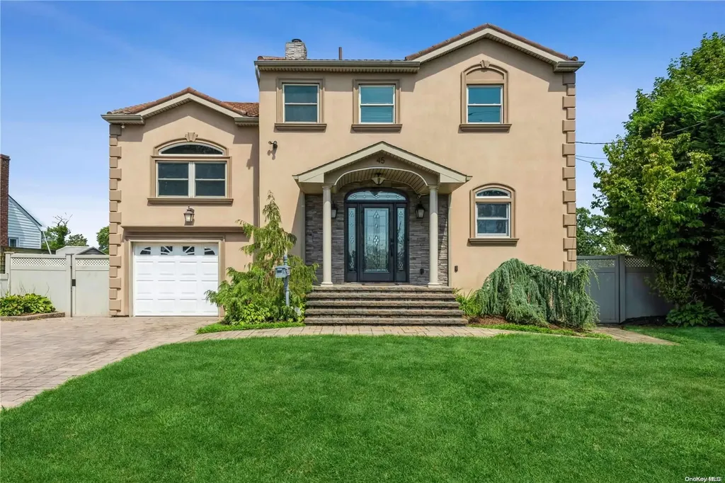 45 Inlet Drive Lindenhurst NY 11757