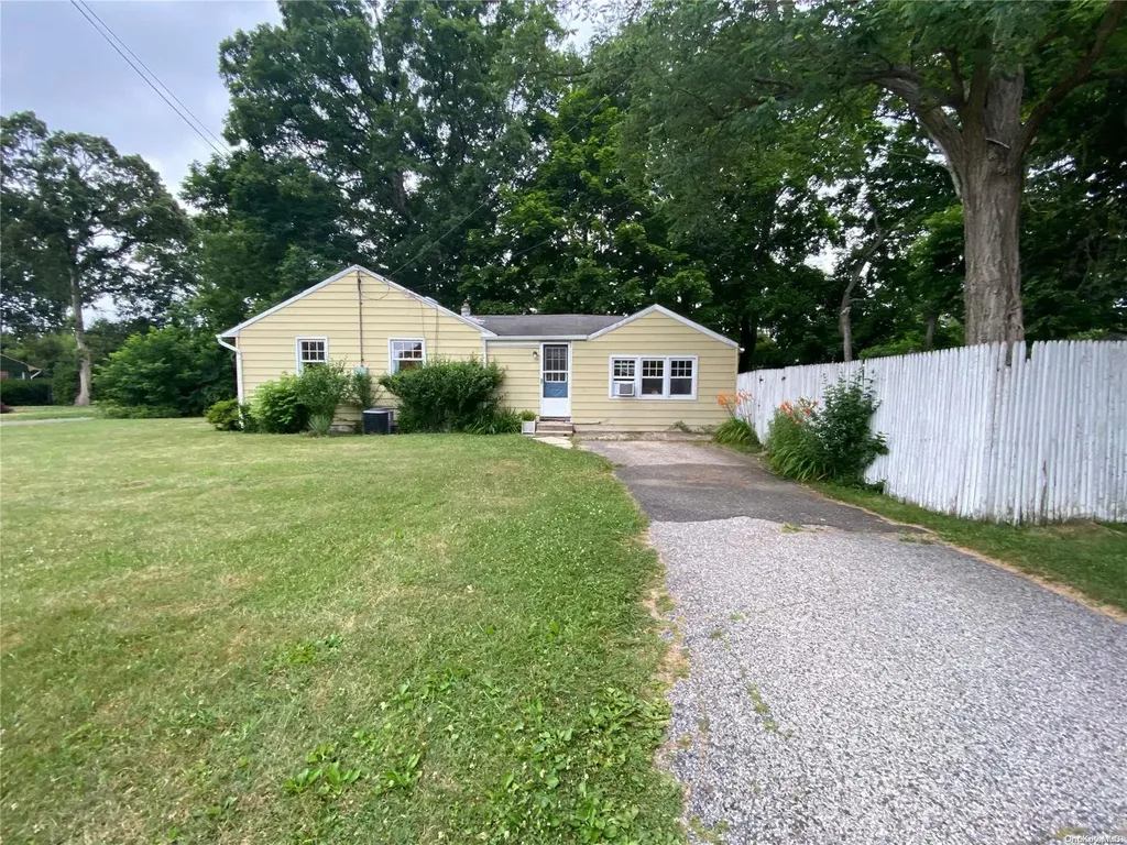 41 Chenango Drive Bay Shore NY 11706