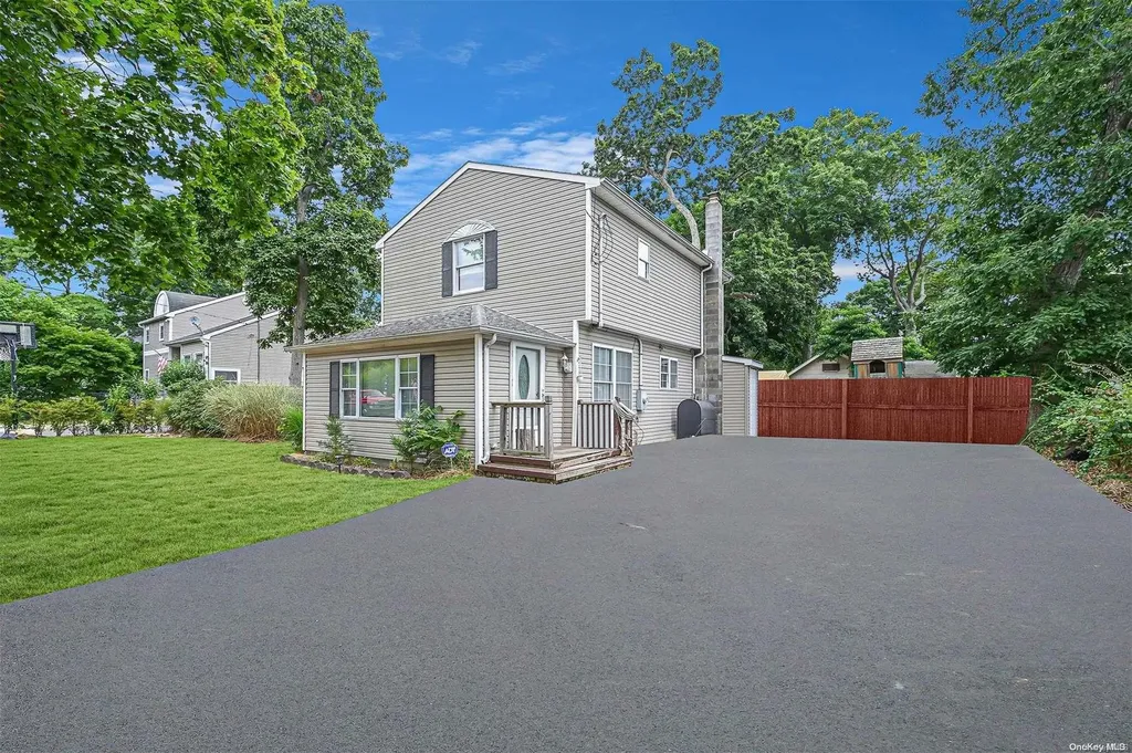 123 Woodside Road Mastic Beach NY 11951