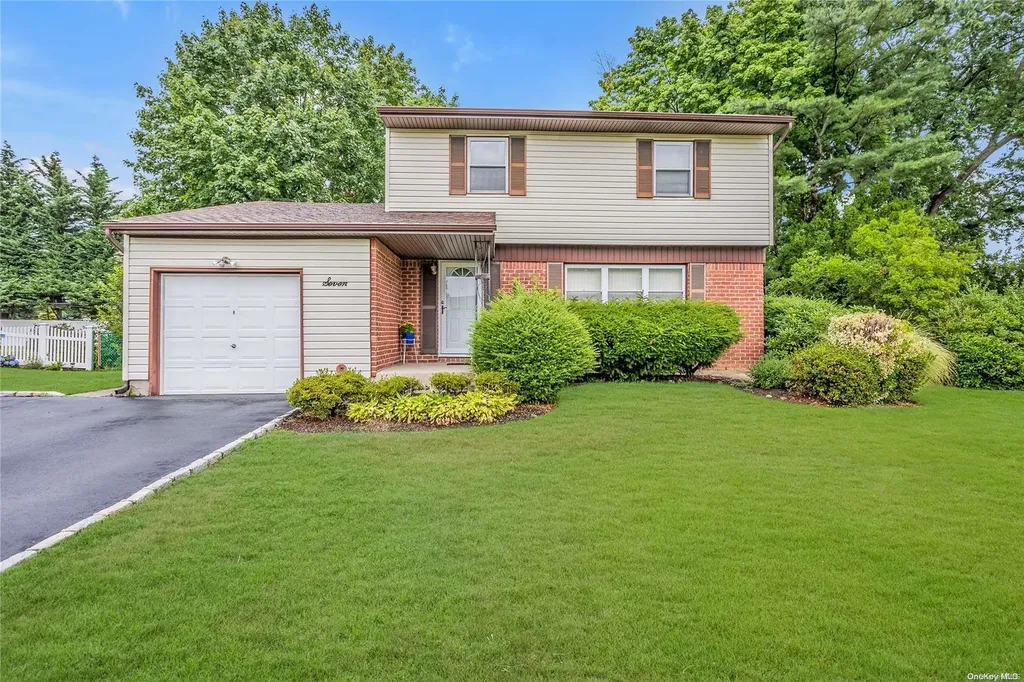 7 Spencer Way Kings Park NY 11754