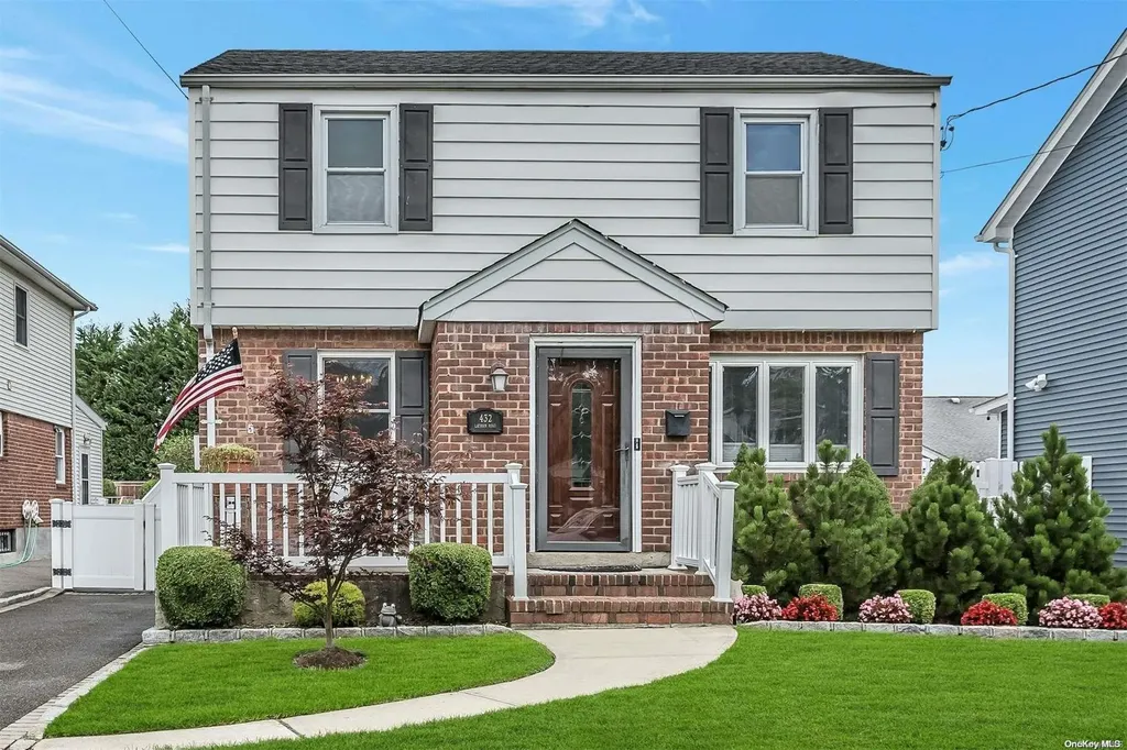 432 Latham Road Mineola NY 11501
