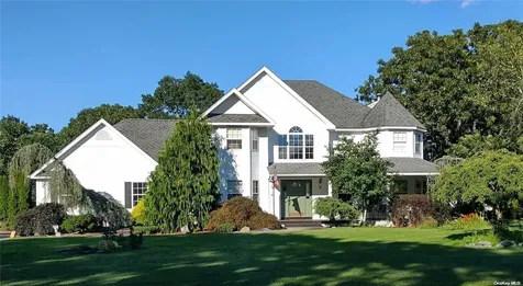 5 Crest Hollow Lane Manorville NY 11949