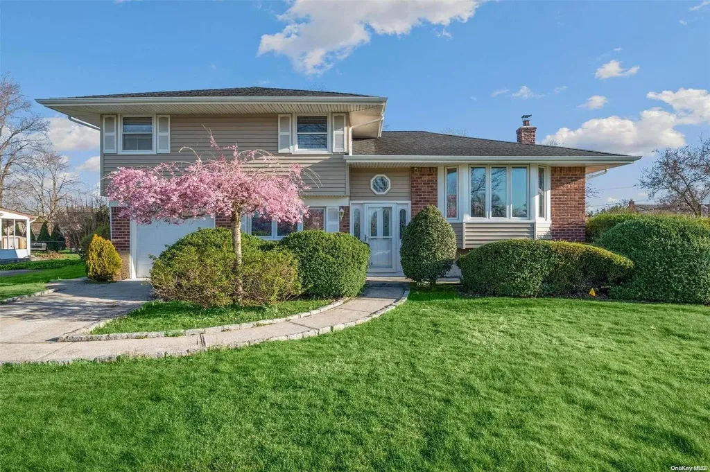 11 Gehrig Street Commack NY 11725