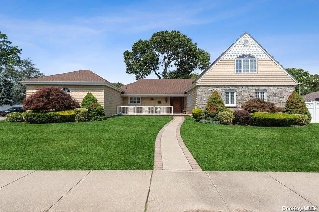 1668 Warwick Road Hewlett NY 11557