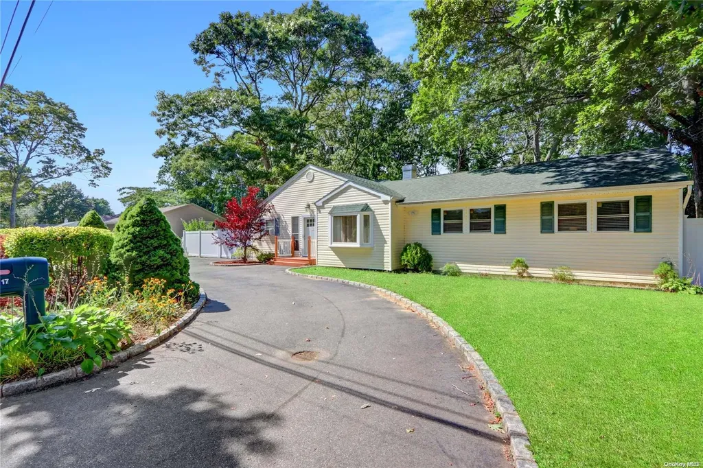 17 Silver Road Mastic Beach NY 11951