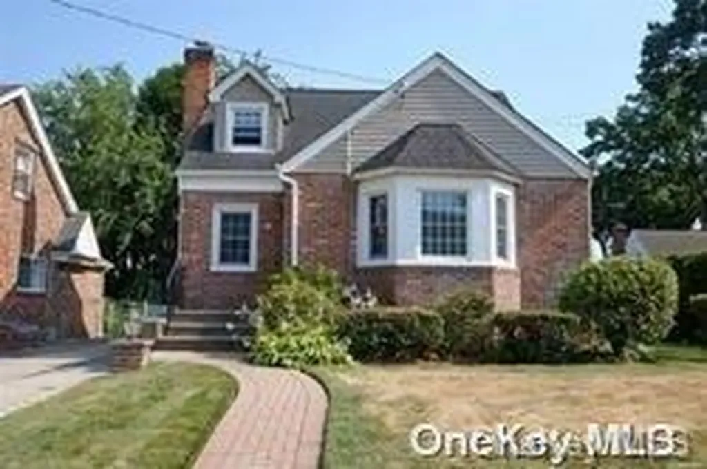 36 Baxter Avenue New Hyde Park NY 11040