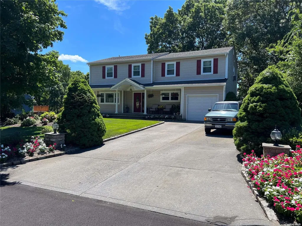 24 Samuels Lane Selden NY 11784