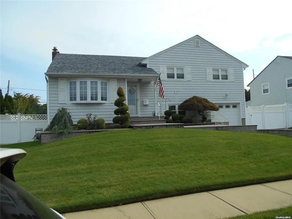 17 Hampton Road Massapequa NY 11758