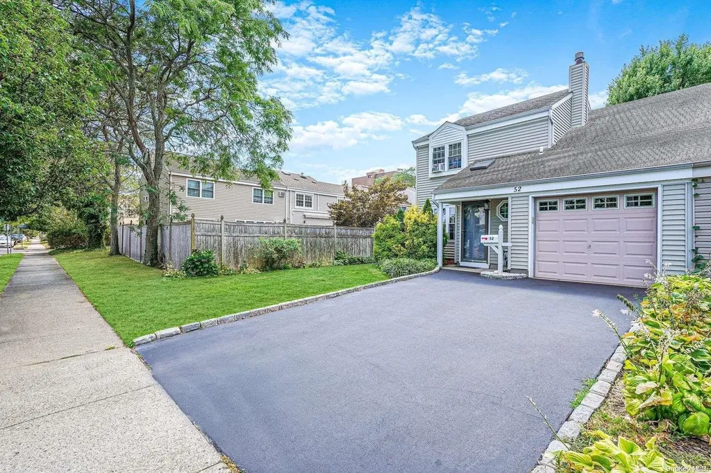 52 5th Avenue Bay Shore NY 11706