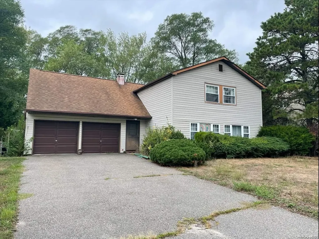 22 Victoria Circle East Patchogue NY 11772