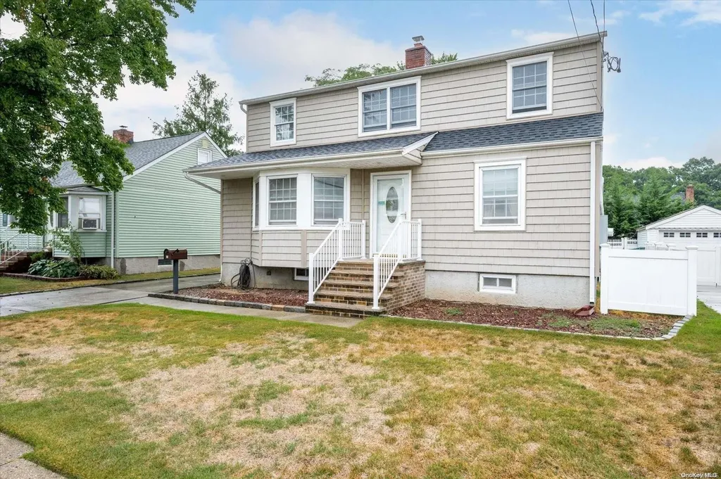 22 Cambridge Avenue Bethpage NY 11714