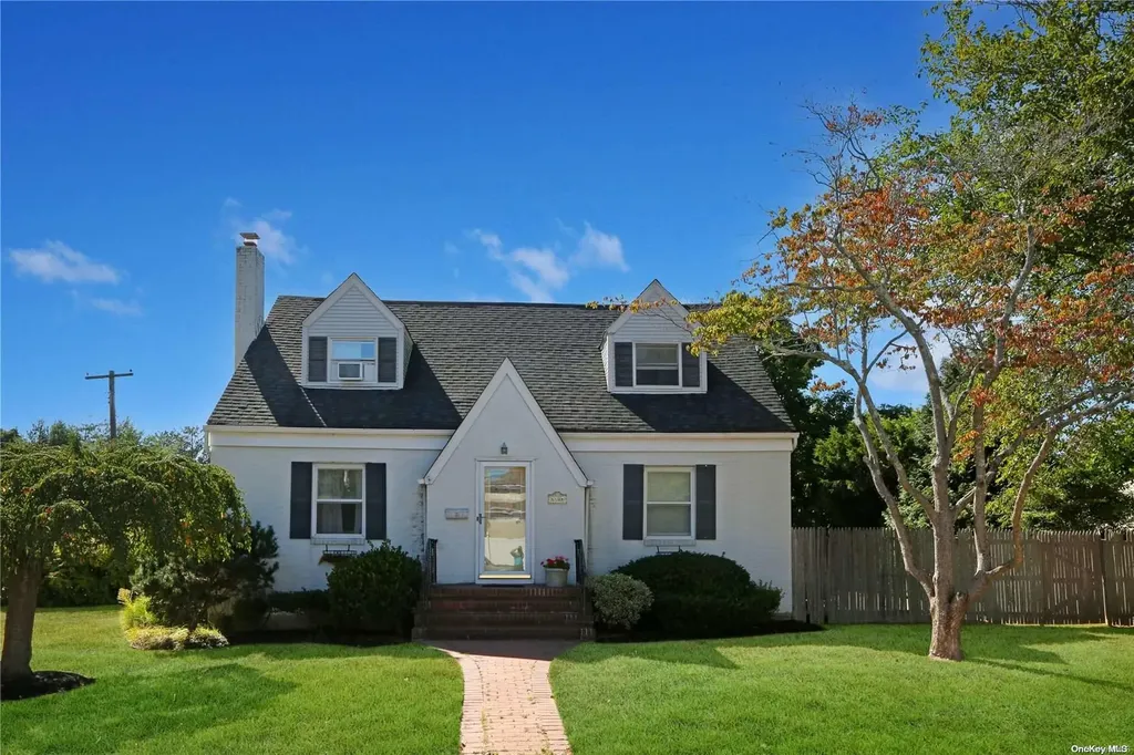 40 Roe Court Islip NY 11751