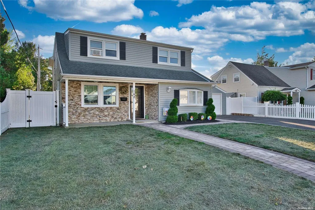 142 Saddle Lane Levittown NY 11756