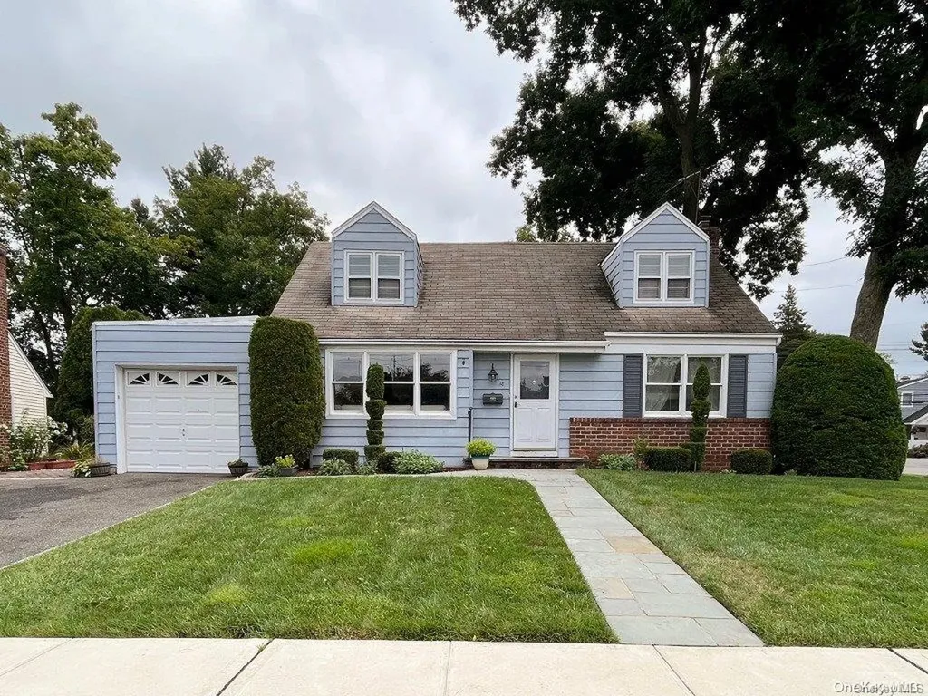 38 Radcliff Boulevard Glen Head NY 11545