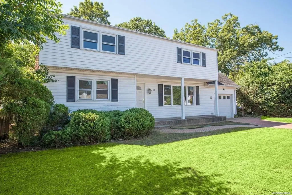 280 Lexington Avenue West Babylon NY 11704