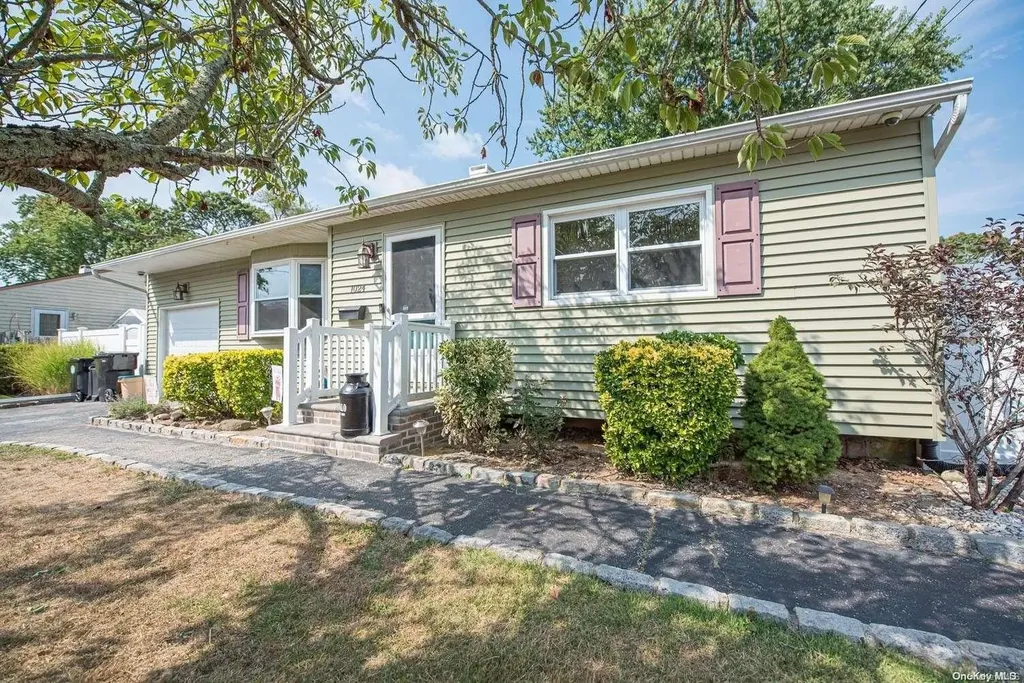 1024 Thompson Drive Bay Shore NY 11706