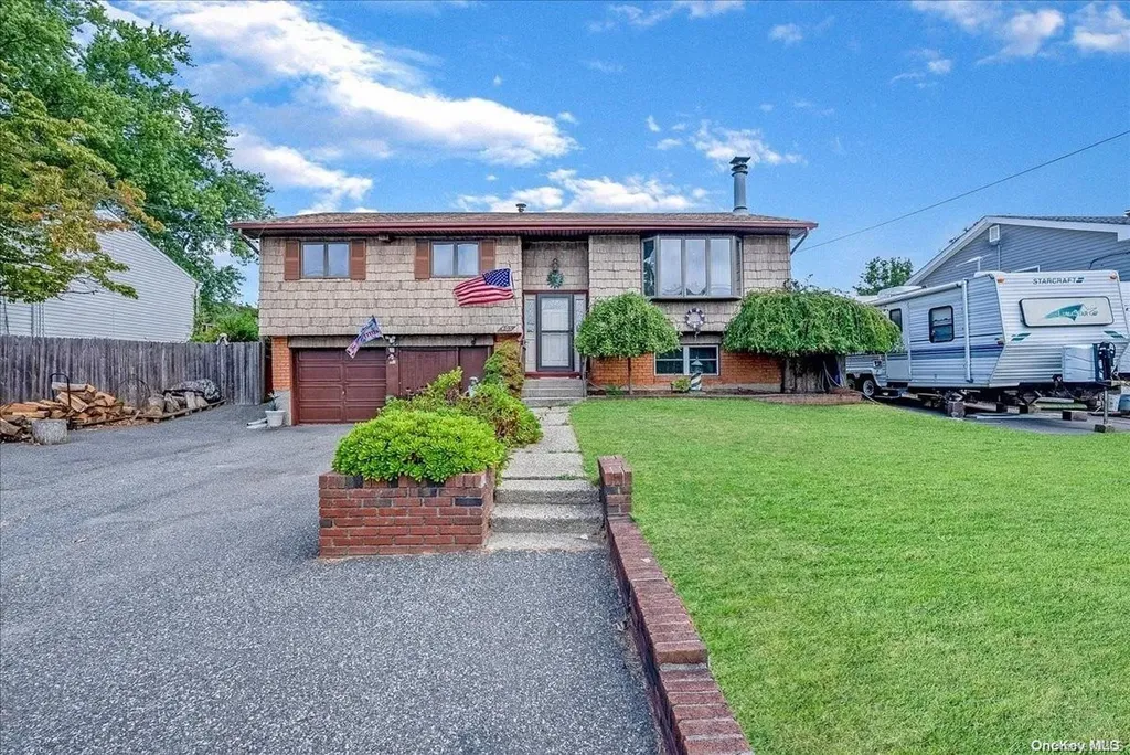 405 Woods Road Deer Park NY 11729