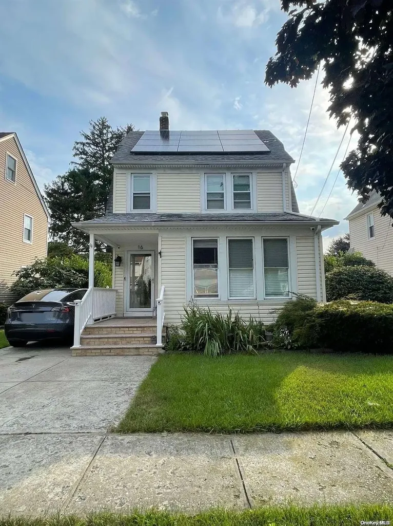 16 Geranium Avenue Mineola NY 11501