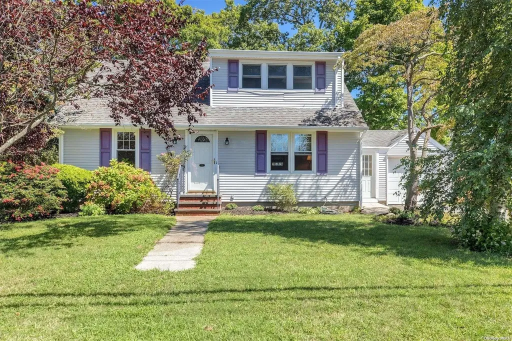 71 Roosevelt Avenue Islip NY 11751