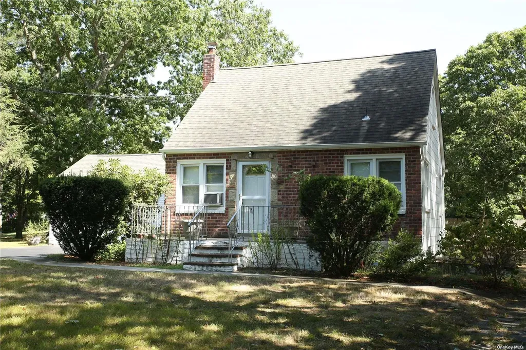 60 Mobrey Lane Smithtown NY 11787