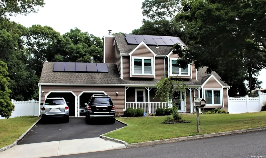 3 Gregg Lane Coram NY 11727