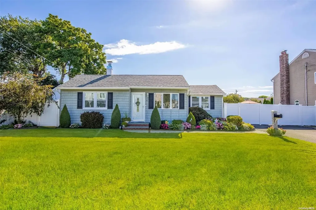 825 Milligan Lane West Islip NY 11795