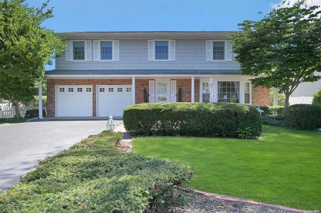 17 Dana Lane East Islip NY 11730