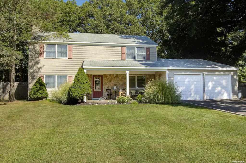 11 Botany Lane Stony Brook NY 11790