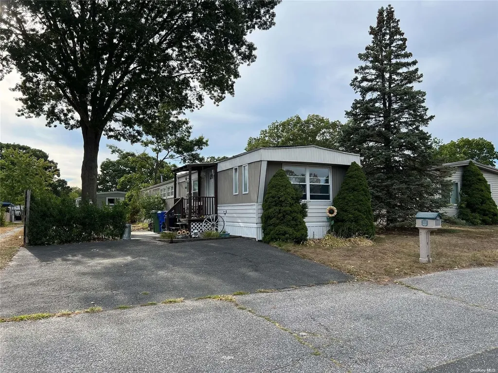 40 Sunflower Drive Bohemia NY 11716