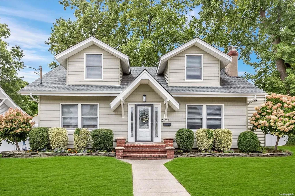 328 Park Avenue Freeport NY 11520