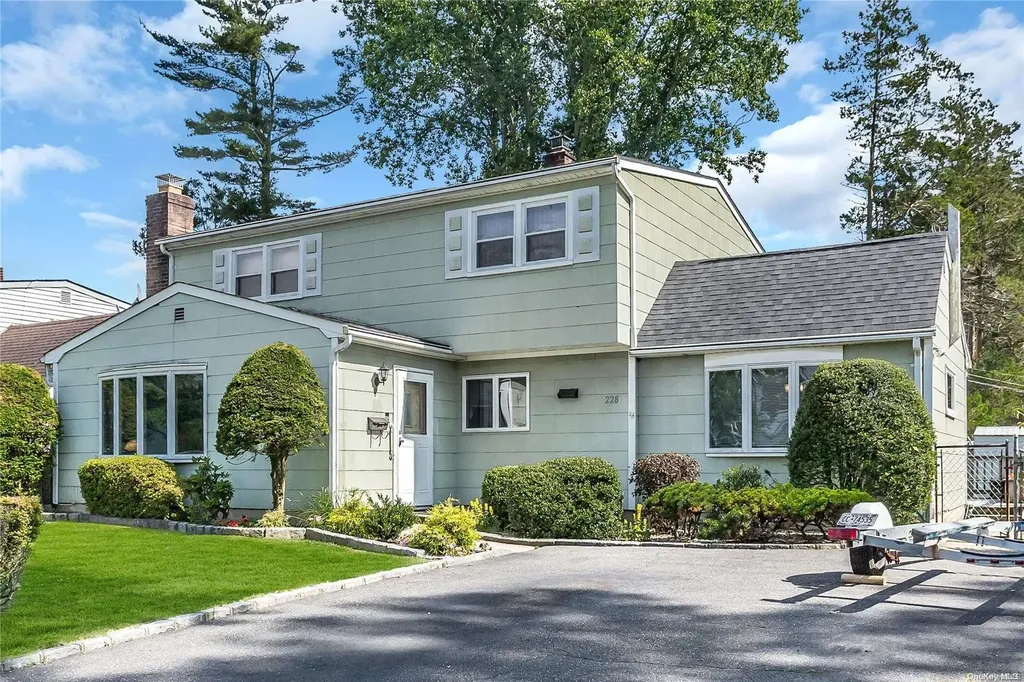 228 Orchid Road Levittown NY 11756