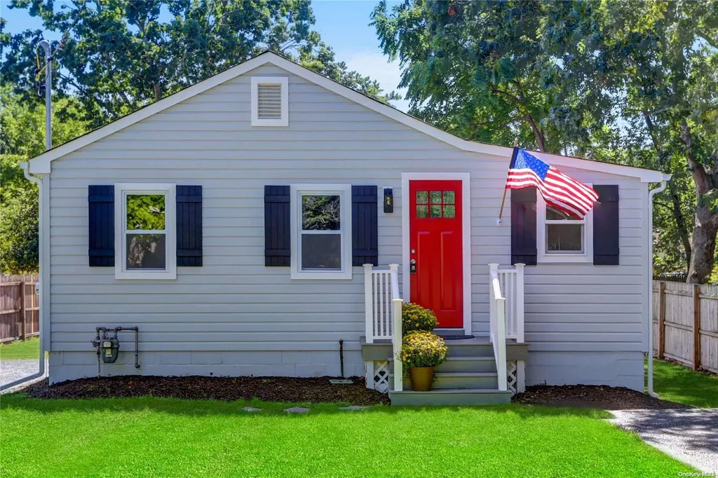 15 Reeves Bay Trail Riverhead NY 11901