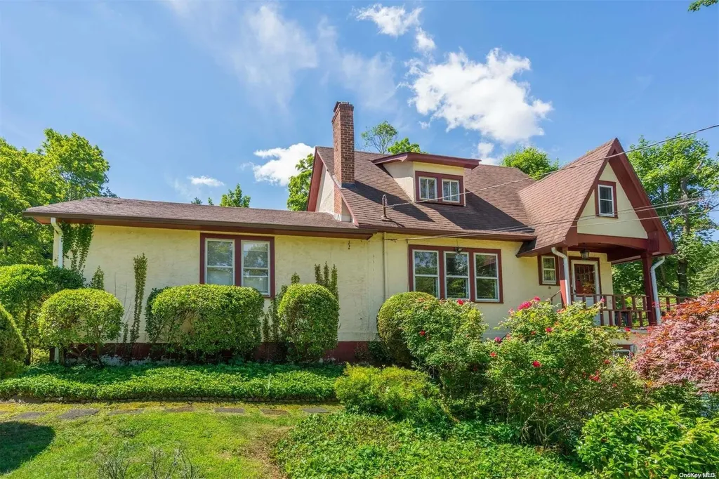 8 Hazelwood Place Huntington NY 11743