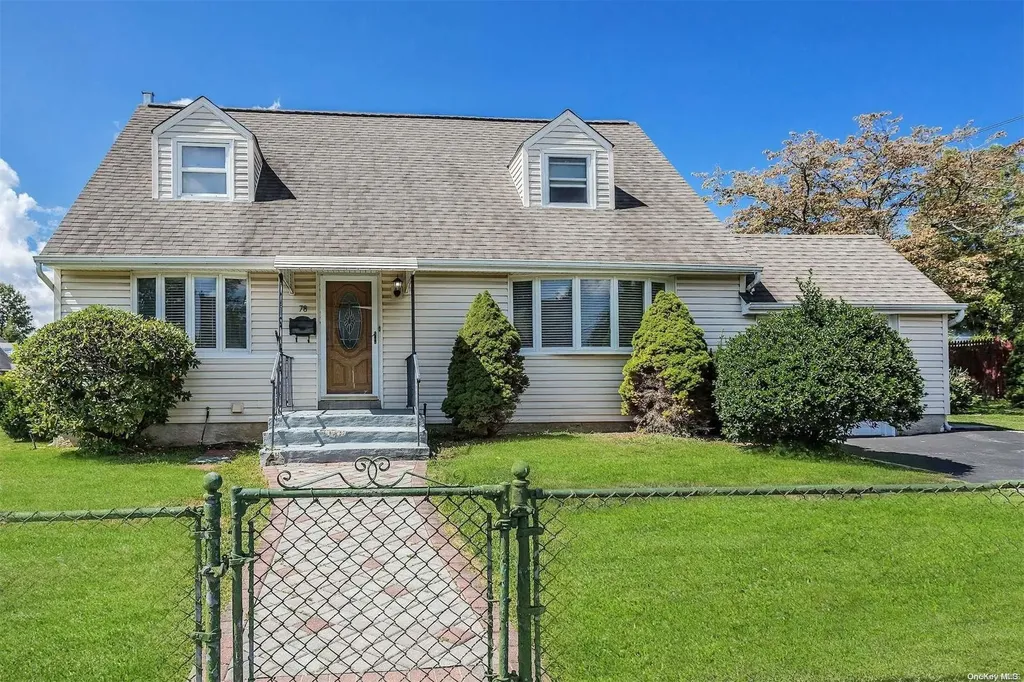 78 Parkview Street Plainview NY 11803