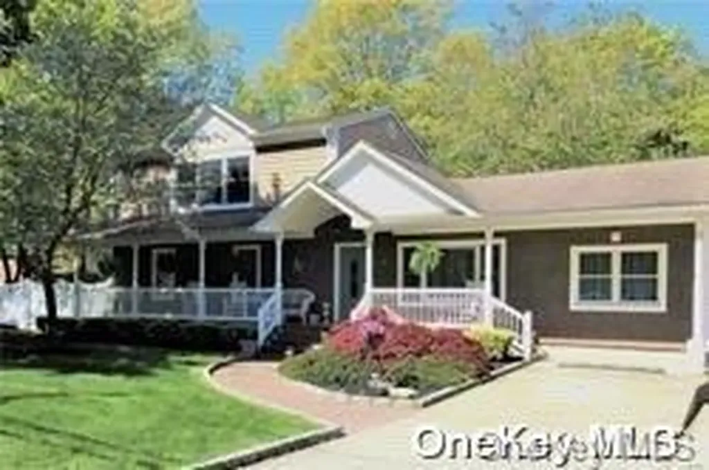 162 Highview Drive Calverton NY 11933